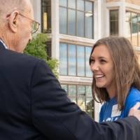 Robert Thompson meeting with a Thompson Scholar outside.
